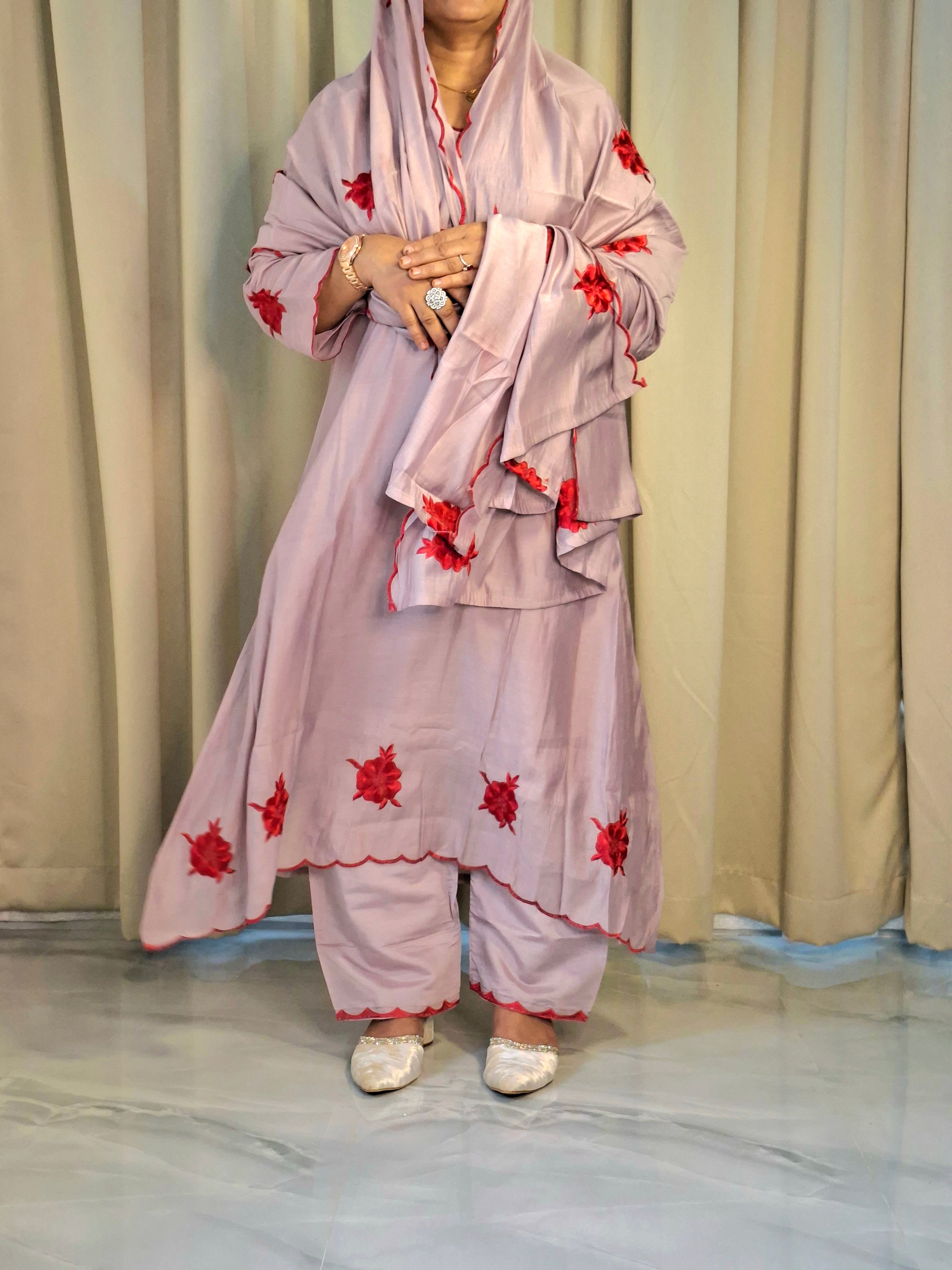 1 Floral Embroidered 3-Piece Salwar Suit Se
